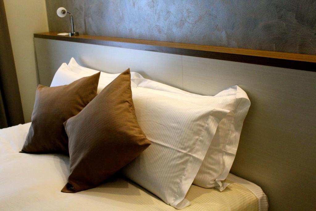 Bhl Boutique Rooms Λενιάνο Δωμάτιο φωτογραφία