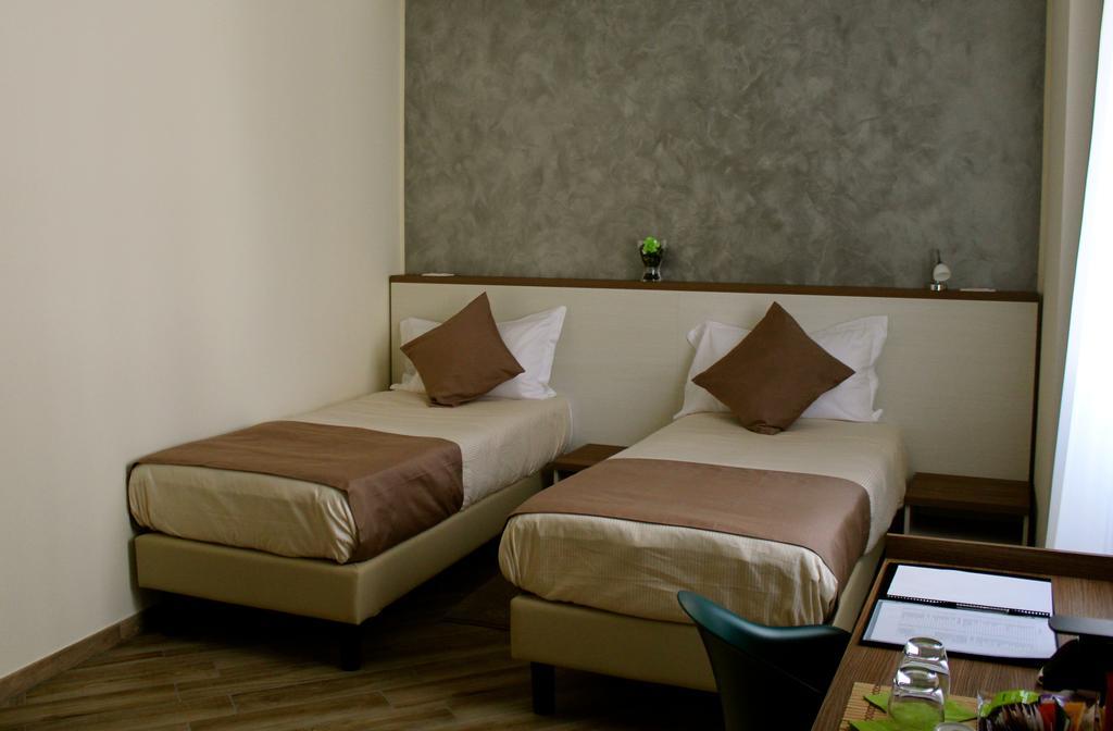 Bhl Boutique Rooms Λενιάνο Δωμάτιο φωτογραφία