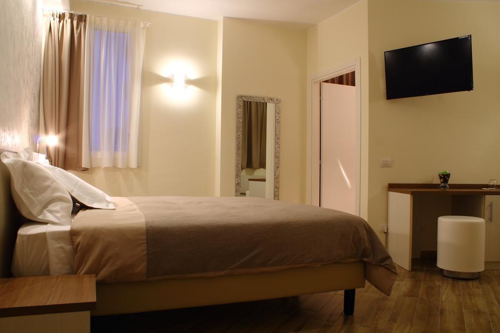Bhl Boutique Rooms Λενιάνο Δωμάτιο φωτογραφία